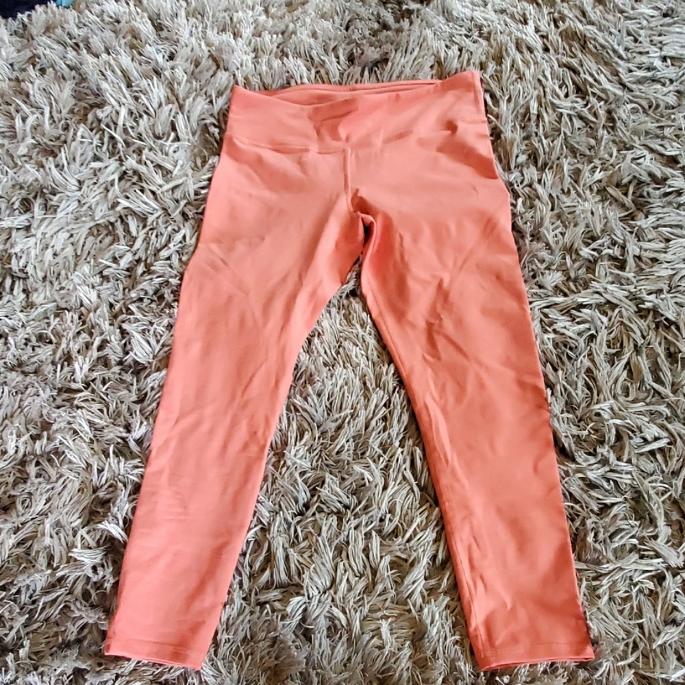 Fabletics peach capri leggings size 6